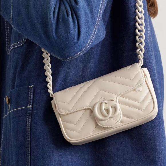 Gucci marmont bag in white chevron matelasse leather with a chain strap. - Picture 5 of 7